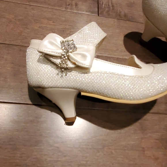 Formal girls shoes - Picture 3 of 3